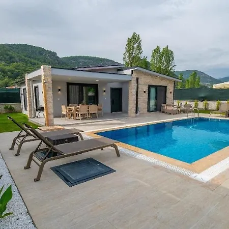 Villa Detached With Private Pool In Goecek Inlice *