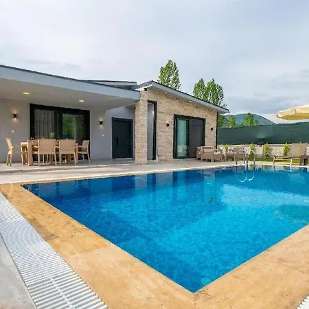Villa Detached With Private Pool In Goecek Inlice